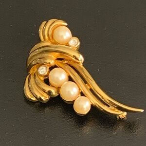 Puccini Vintage Designer Gold Rhinestones Faux Pearl Brooch